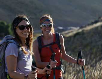 Trekkeuses dans les montagnes de l'Atlas au Maroc