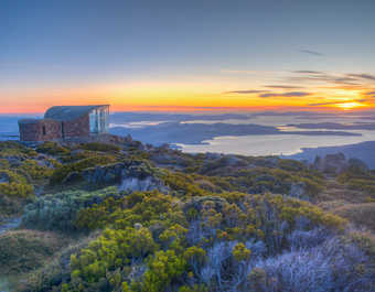 Vue de l'abri Pinnacle au lever du soleil au Mont Wellington à Hobart, Australie
