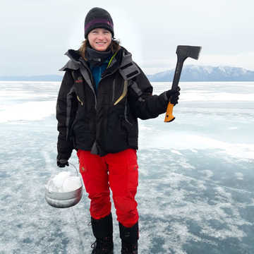 Elodie Roux, casseuse de glace professionnelle au Baïkal - © Roux Elodie Elodie Roux, équipe 66°Nord