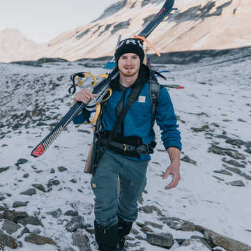 Ludovic Vivares, responsable des bases Norvège - Spitzberg - © Riot House Prod Ludovic Vivares, responsable des bases Norvège - Spitzberg