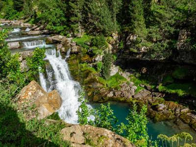 Cascade dans le Parc National d'Ordesa et du Mont Perdu, Aragon