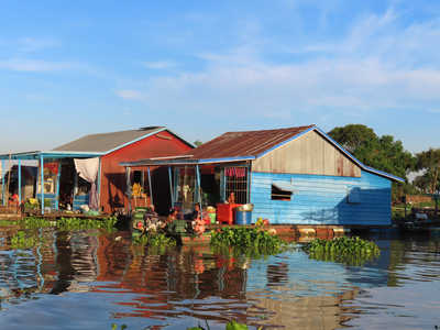 Lac Tonlé Sap, habitation du village de pêcheurs flottant de Kampong Phluk au Cambodge