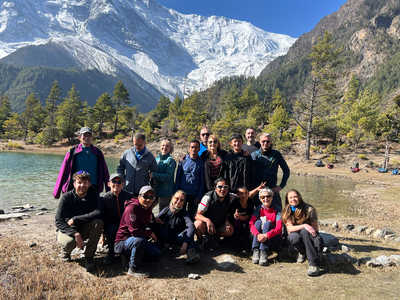 Photo de groupe avant de monter à Ghyaru au Népal