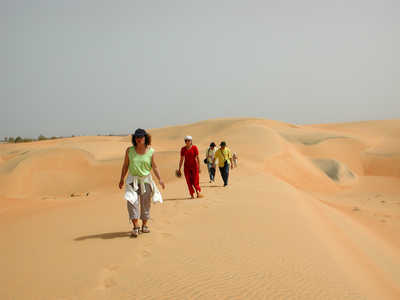 Randonneurs dans le désert de Lompoul au Sénégal