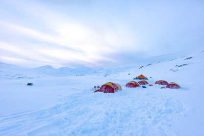 Camp de base hivernal au Spitzberg