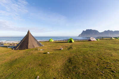 Camping Norvège été, Uttakleiv îles Lofoten - © Basmaji Rémi Camping Norvège été, Uttakleiv îles Lofoten