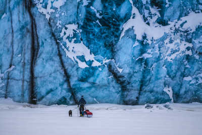 Voyage raquettes près du glacier au Svalbard