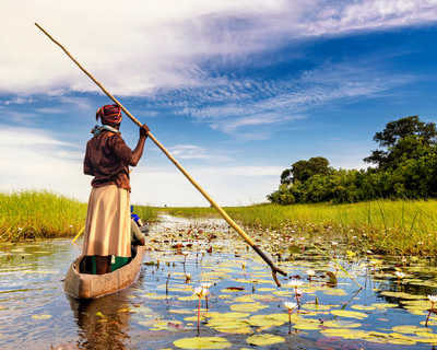 Canoé local dans le delta de Okavango