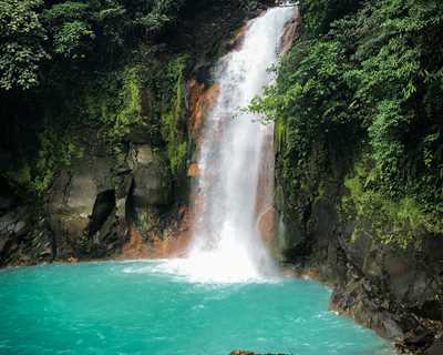 Cascade du Rio Celeste au Parc National de Tenorio
