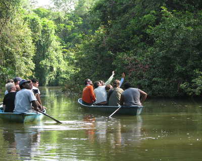 canoë dans le parc national Totuguero