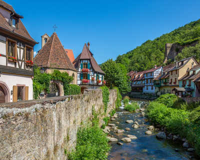 La Weiss dans le village de Kaysersberg, depuis le pont fortifié, Alsace
