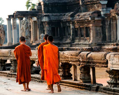 Moines bouddhistes dans les temples d'Angkor