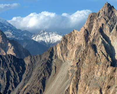 Montagne au dessus de la vallée de Hunza au nord du Pakistan