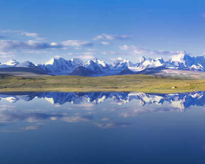 Montagnes Kakshaal Too, chaîne de montagnes du Tian Shan dans la région de Naryn, Kirghizistan