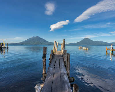 quais et bateaux sur le lac Atitlan au Guatemala