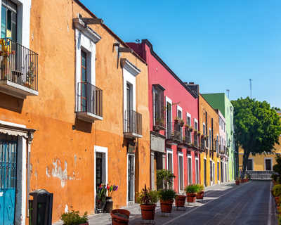 rue colorée à Puebla au Mexique