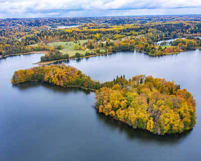 vue aérienne du lac Pühajärv, en Estonie