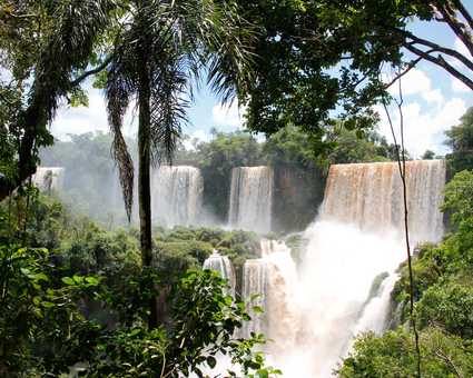 Chutes d'Iguazu à la frontière entre Brésil et Argentine