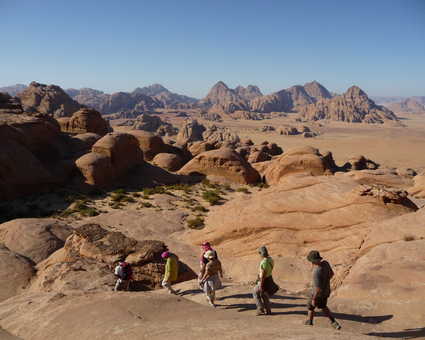 Randonnée dans le désert du Wadi Rum en Jordanie