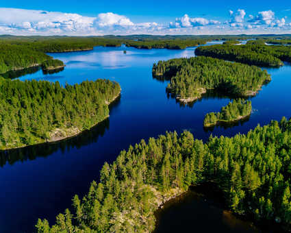 Vue aérienne sur les îles de Finlande