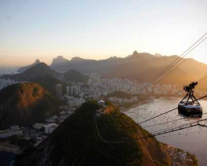 Vue imprenable sur la ville de Rio depuis le Pain de Sucre