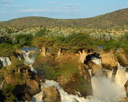Vue sur les chutes d'Epupa dans la région du Kaokoland en Namibie