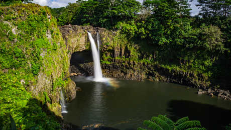 Cascade sur Big Island à Hawaï