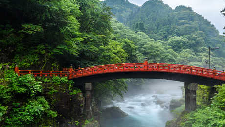 Célèbre pont rouge dans le parc national de Nikko au Japon