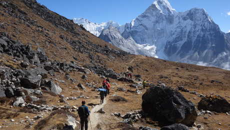 Randonneurs vers l'Island Peak