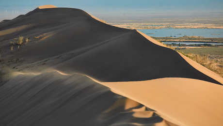 Dunes dans le parc national Altyn Emel au Kazakhstan