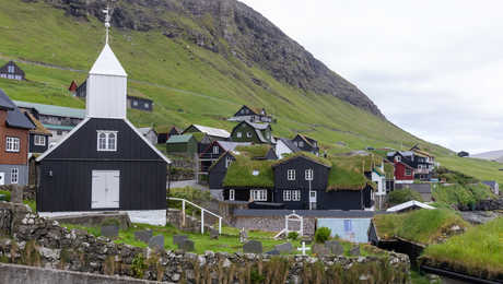 Eglise du village de Bøur dans les Iles Féroé