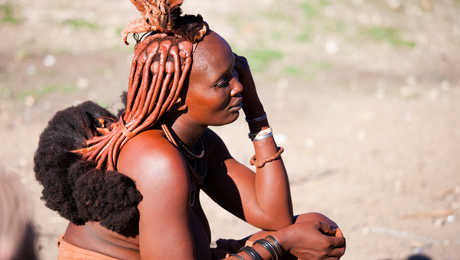 Femme Himba dans la Kaokoland en Namibie