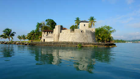 Fort colonial espagnol à Livingston au Guatemala