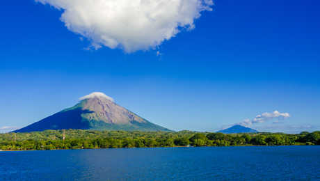 Île Ometepe avec volcan au Nicaragua