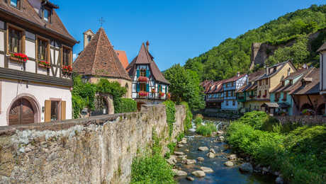 La Weiss dans le village de Kaysersberg, depuis le pont fortifié, Alsace