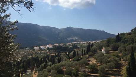 Les vallées verdoyantes de l'île d'Andros, Cyclades, Grèce