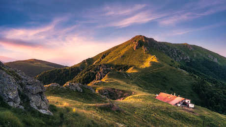 lever de soleil sur le mont Balkan en Bulgarie