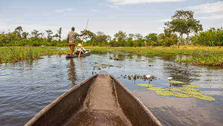 Mokoro sur la Rivière Khwai au Botswana
