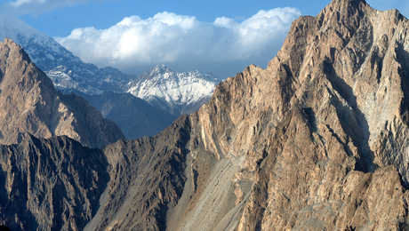 Montagne au dessus de la vallée de Hunza au nord du Pakistan