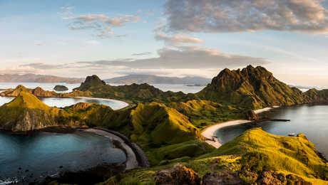 Point de vue depuis le haut de Padar sur l'île de Komodo