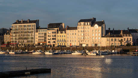 Port et ville de Cherbourg en Normandie, France