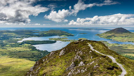 Randonnée sur la colline de Diamond Hill dans le Connemara en Irlande