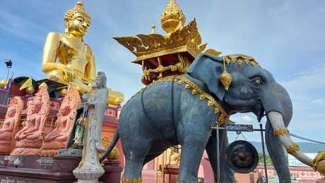 statues de bouddha et dun éléphant au Triangle d'Or de Thaïlande