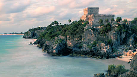 Temple et pyramides mayas Tulum en bord de mer