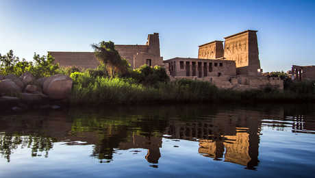Temple Philae depuis le Nil