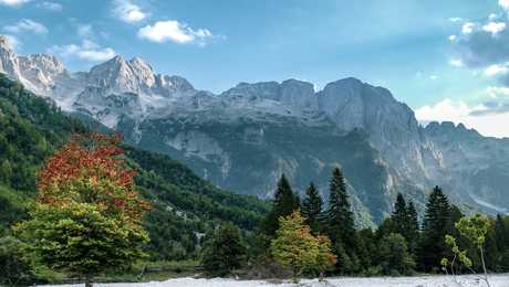 Vallée de Valbona dans les Alpes albanaises