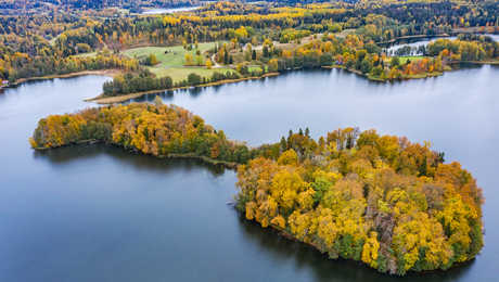 vue aérienne du lac Pühajärv, en Estonie