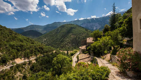 Vue panoramique sur le Mont Ventoux et la vallée de Toulourenc, depuis le village de Brantes, Provence