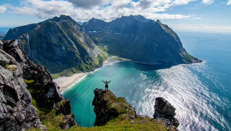 Vue sur la plage de Kvalvika, dans les Lofoten