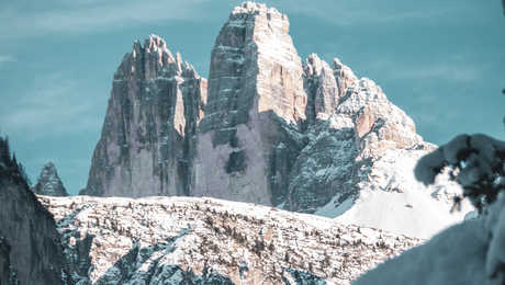 vue-sur-les-tre-cime-di-lavaredo-dolomites